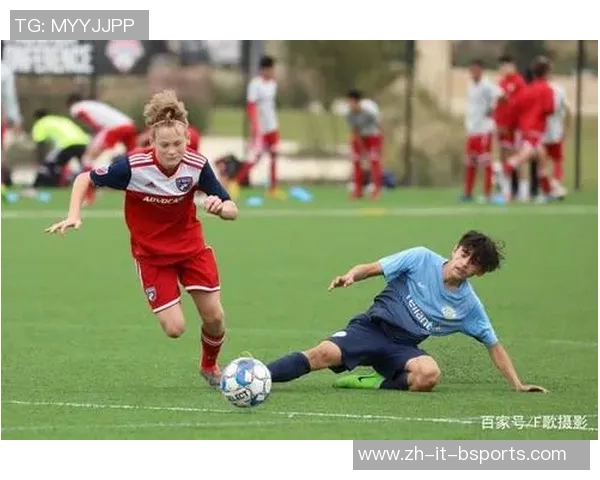 《探寻足球巨星背后的传奇人生与赛场辉煌》